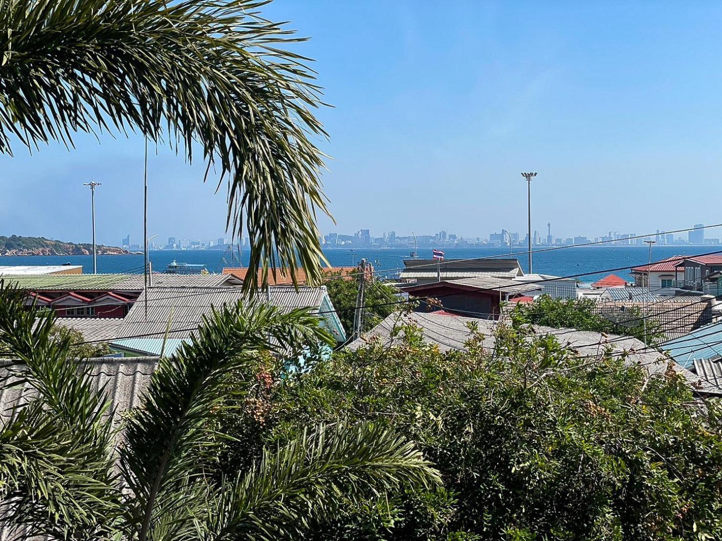 Отель The Harbor Front เกาะล้าน Экстерьер фото